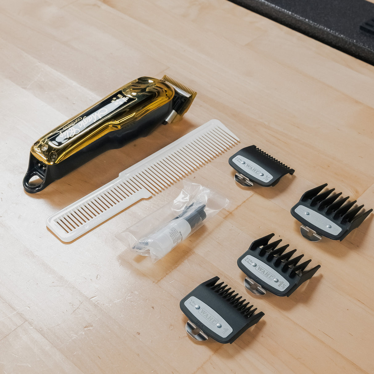 Wahl Professional 5-Star Cordless Magic Clip w/Stand gold