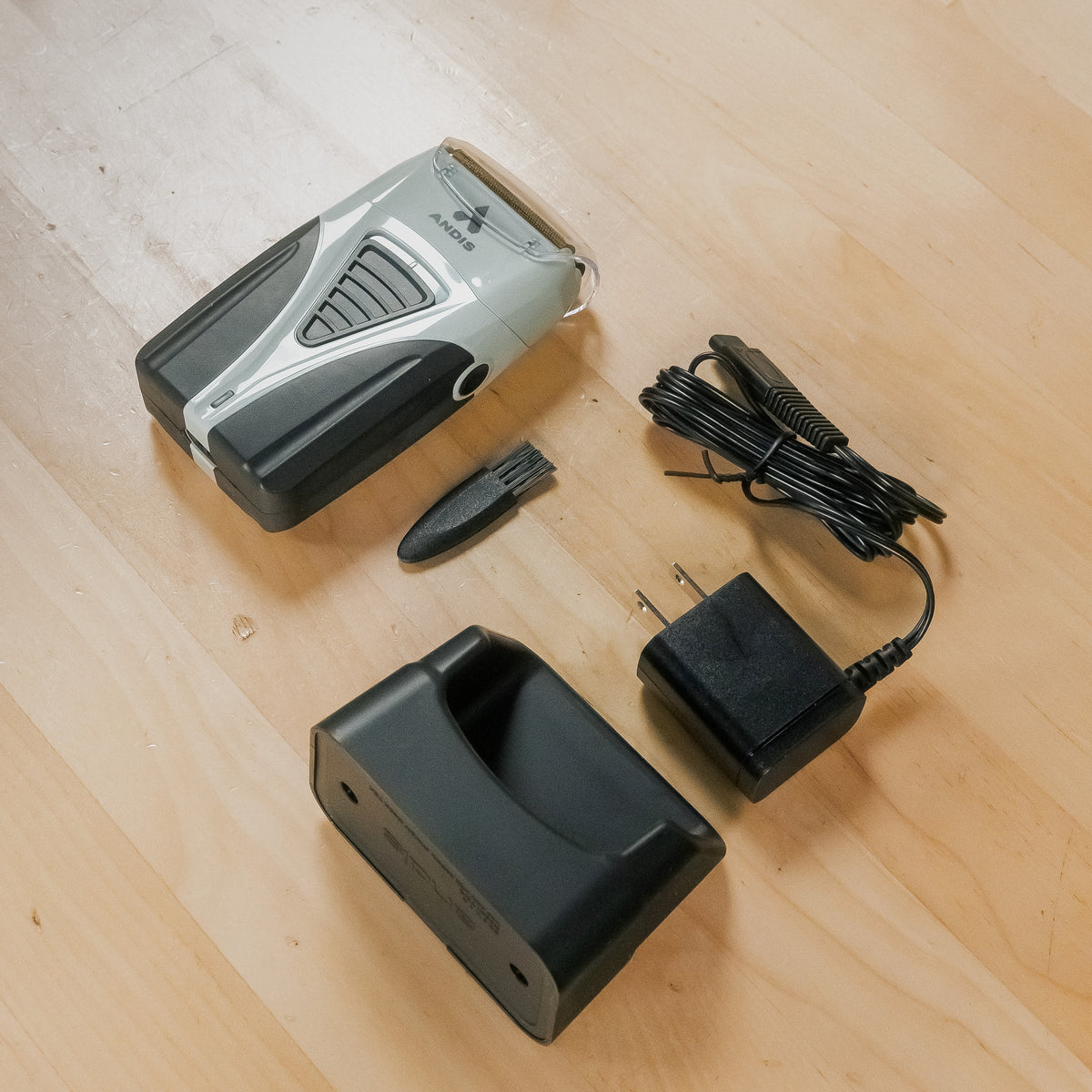 Andis Profoil Lithium Plus Titanium Foil Mens Cordless Shaver Kit